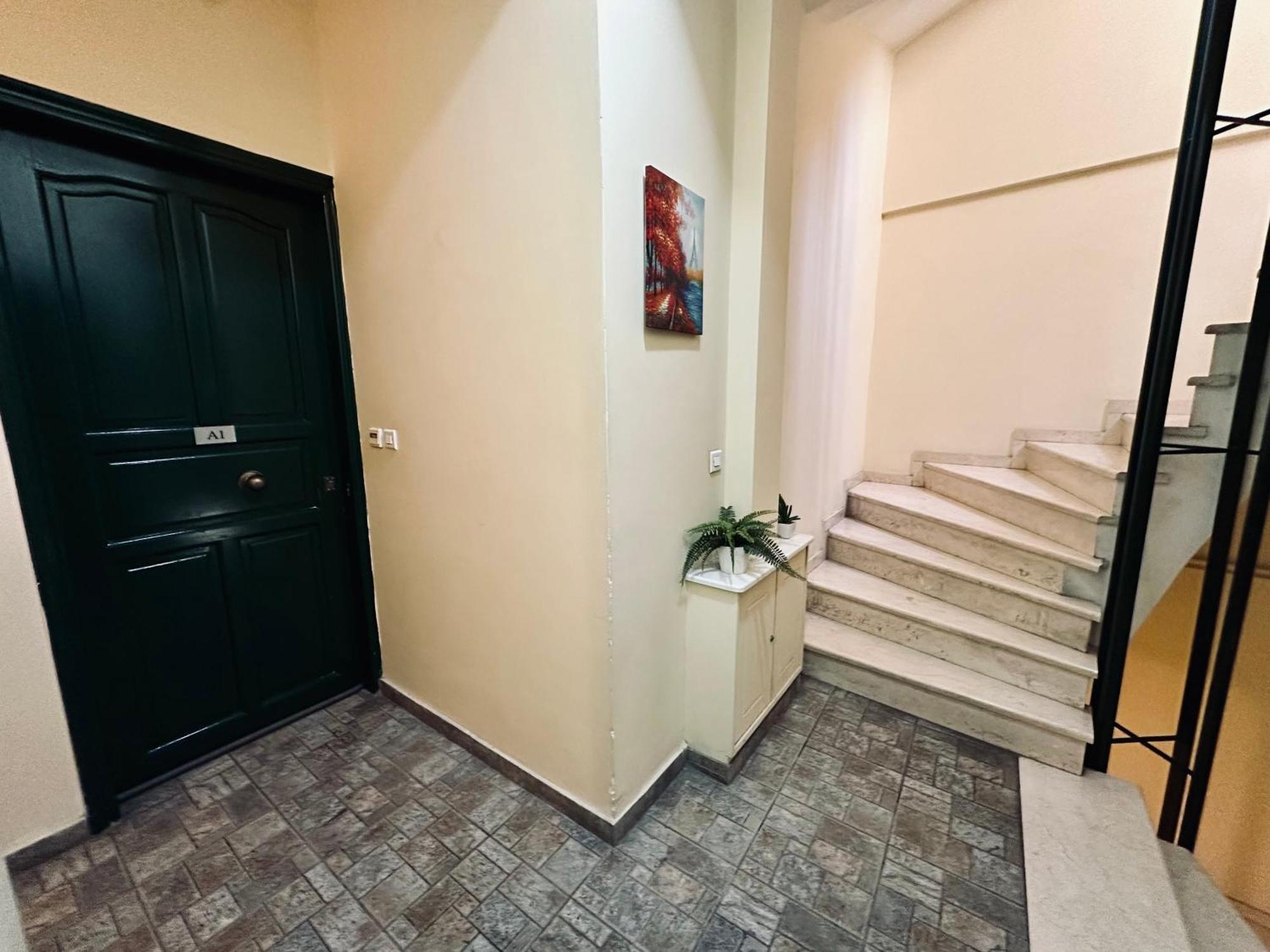 Cozy Apartments Mc Queen Атина Екстериор снимка