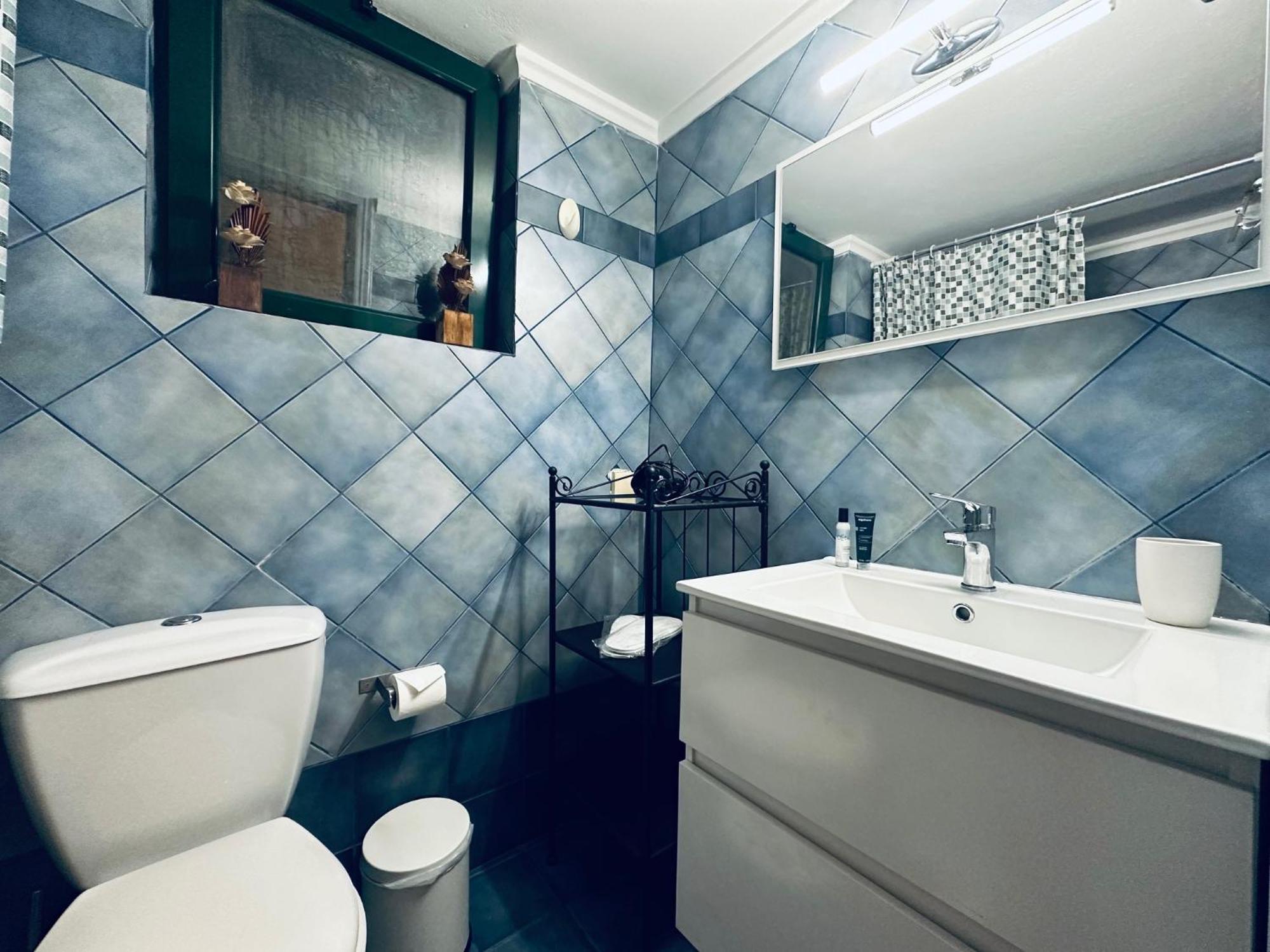 Cozy Apartments Mc Queen Атина Екстериор снимка